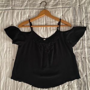 🖤NWOT - Mudd Cold Shoulder Crepe CropTop Size M🖤